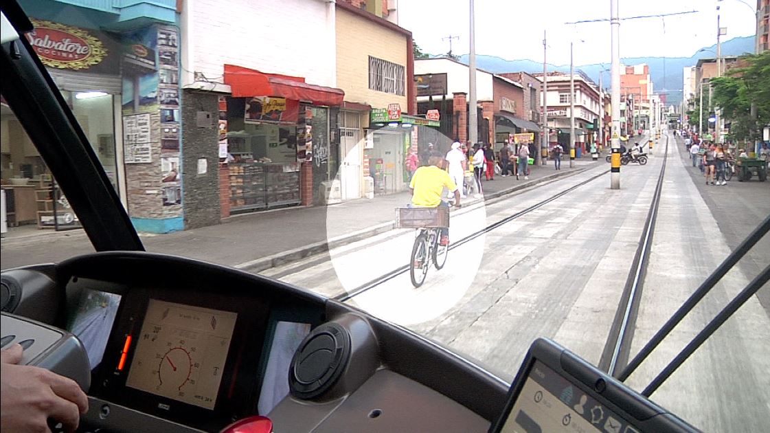 Evidenciamos las imprudencia de ciudadanos en el Tranvía de Ayacucho