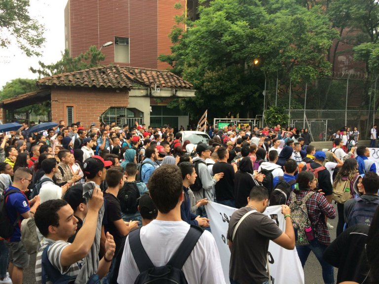 Investigan a infiltrados en marchas estudiantiles de Medellín