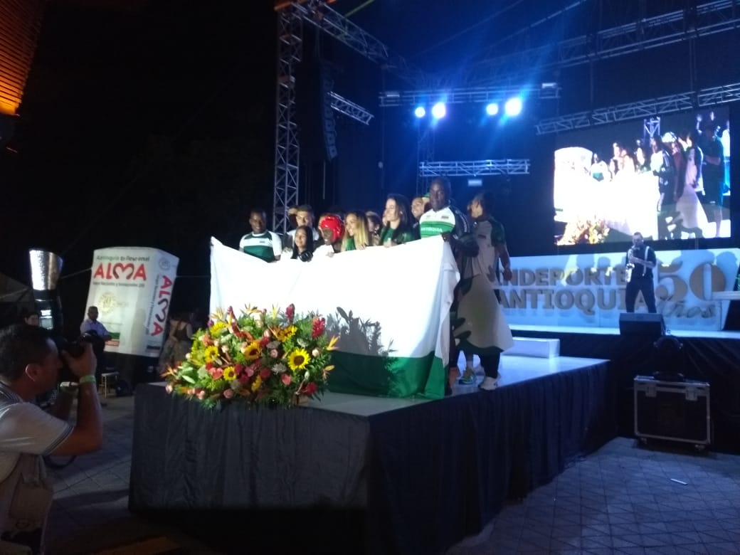 Entregaron bandera de Antioquia para los Juegos Nacionales