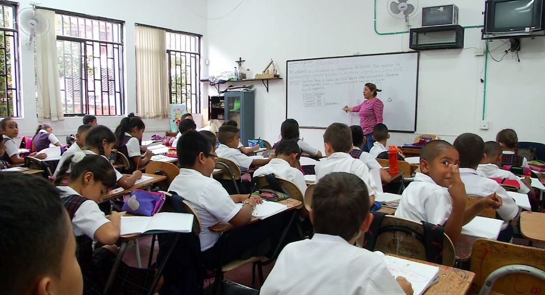 Secretaría de Educación busca reforzar el bilingüismo en Medellín - Telemedellín