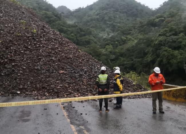 Autopista Medellín-Bogotá continúa cerrada a la altura de San Luis