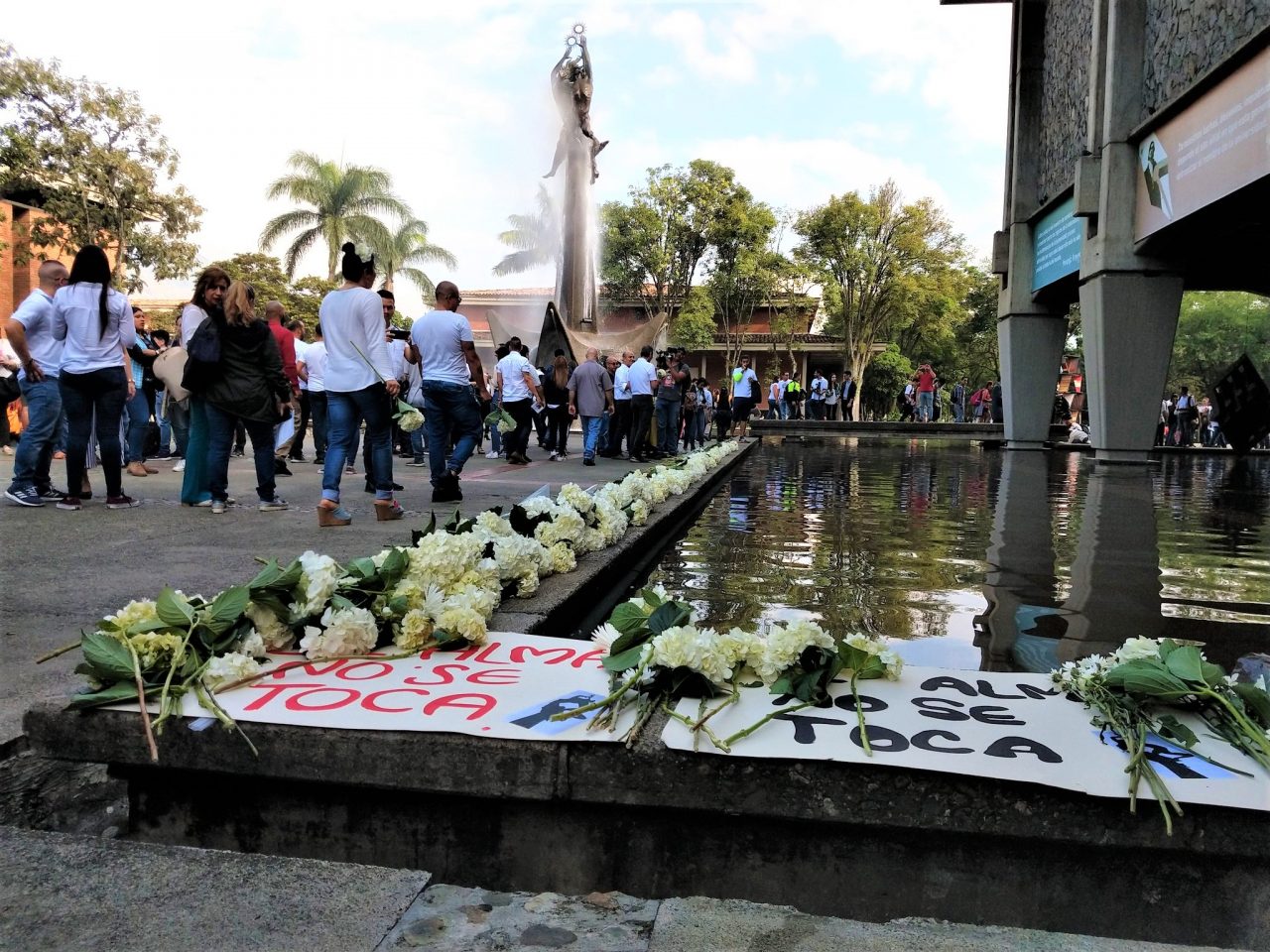 Con acto simbólico, Universidad de Antioquia reabrió sus puertas