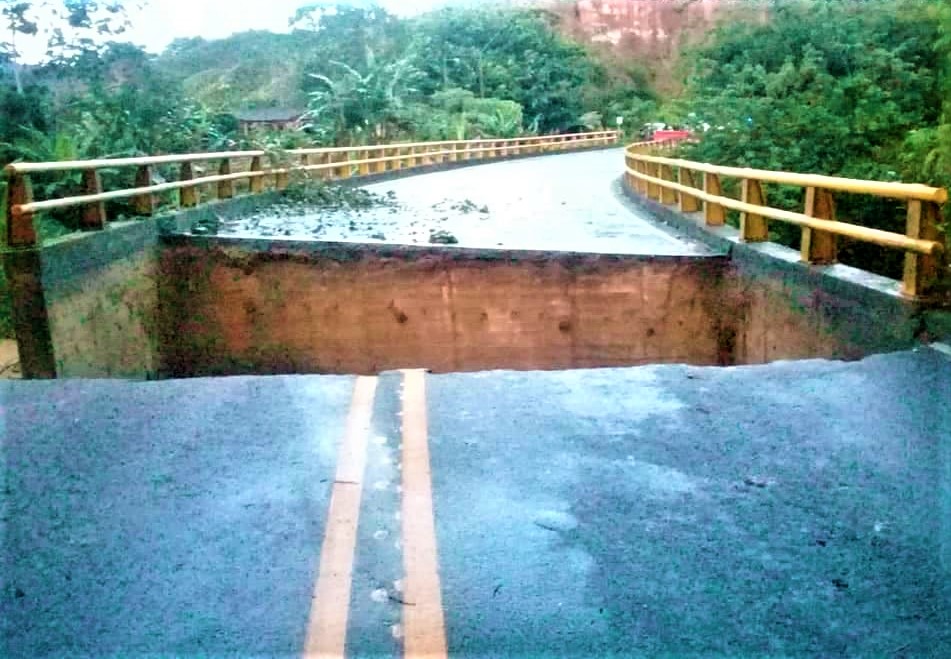 Vía Medellín - Puerto Berrío cerrada por desplome de puente