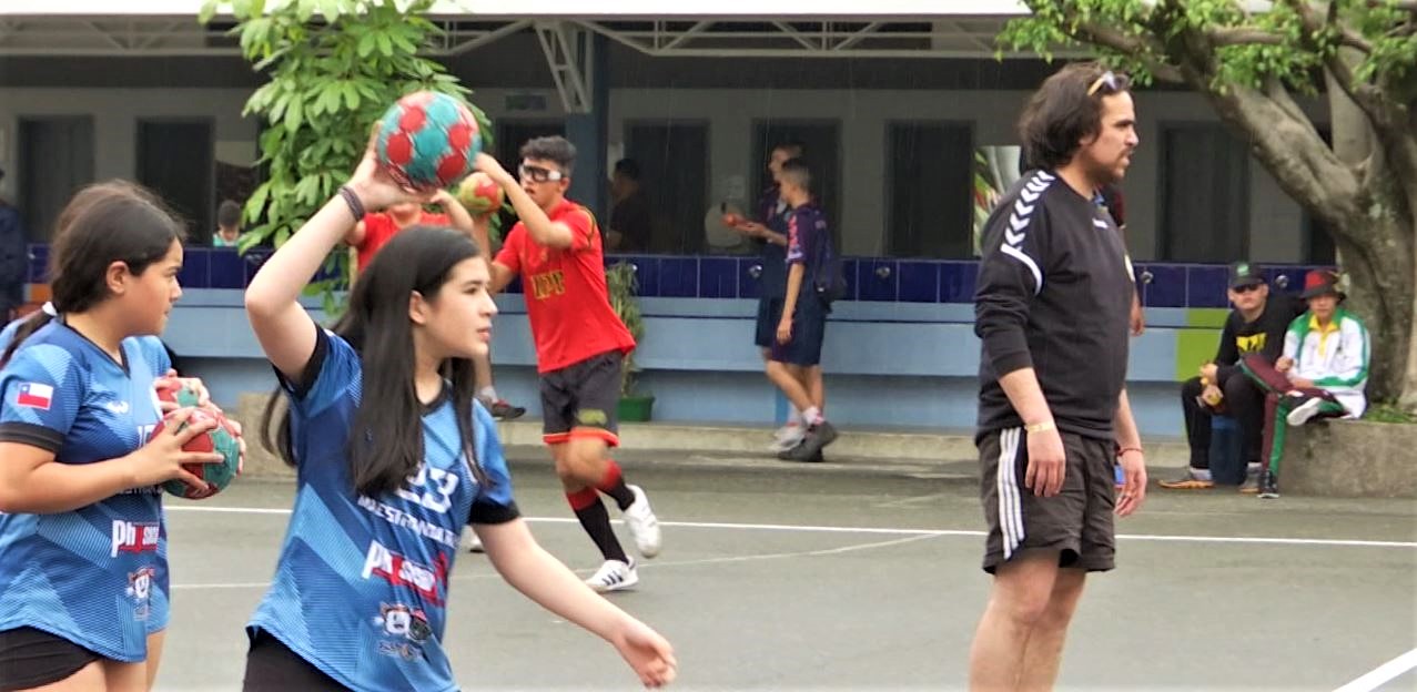 30 equipos compiten en el torneo de Medellín Handball Cup