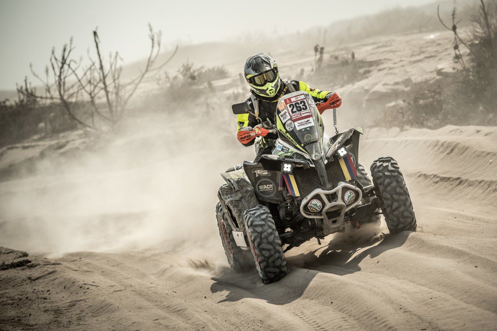 Nicolás Robledo alista su cuatrimoto para el Rally Dakar en Arabia