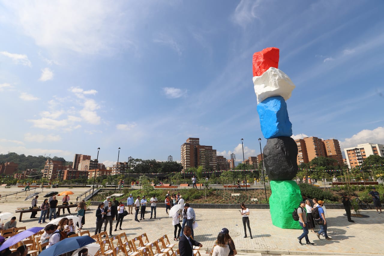 Pieza artística de la Montaña de Medellín fue instalada en Parques del Río