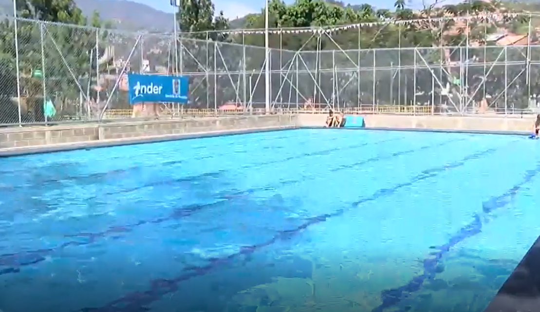 La Unidad Deportiva La Floresta estrenó piscina pública