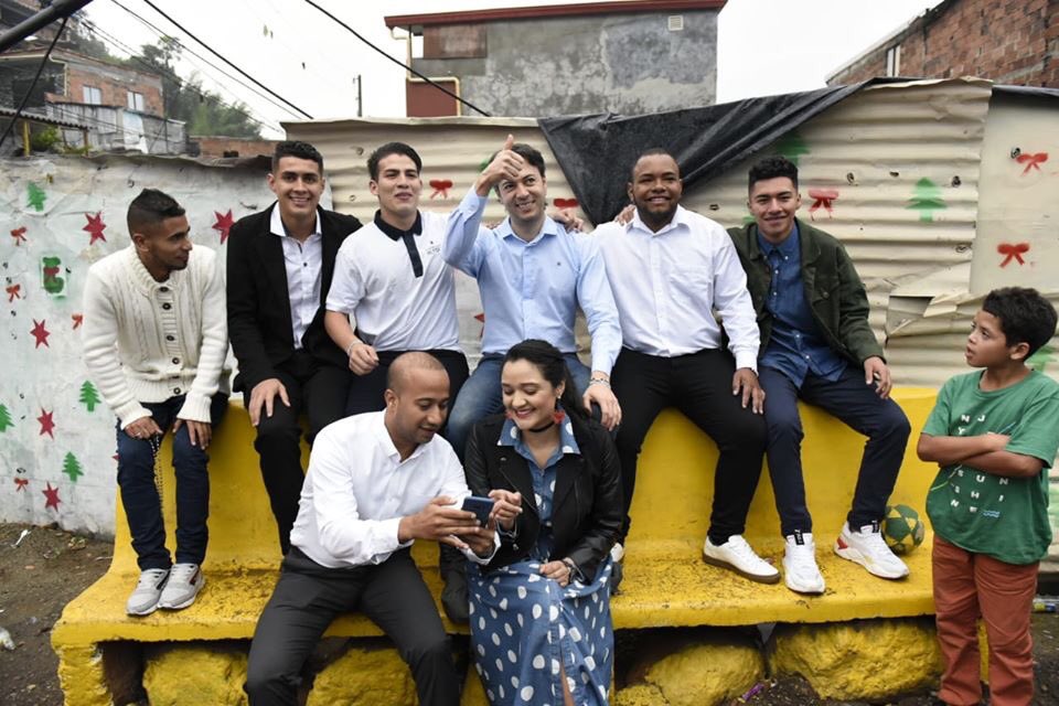 Jornada del alcalde de Medellín inició con la visita al barrio Santo Domingo