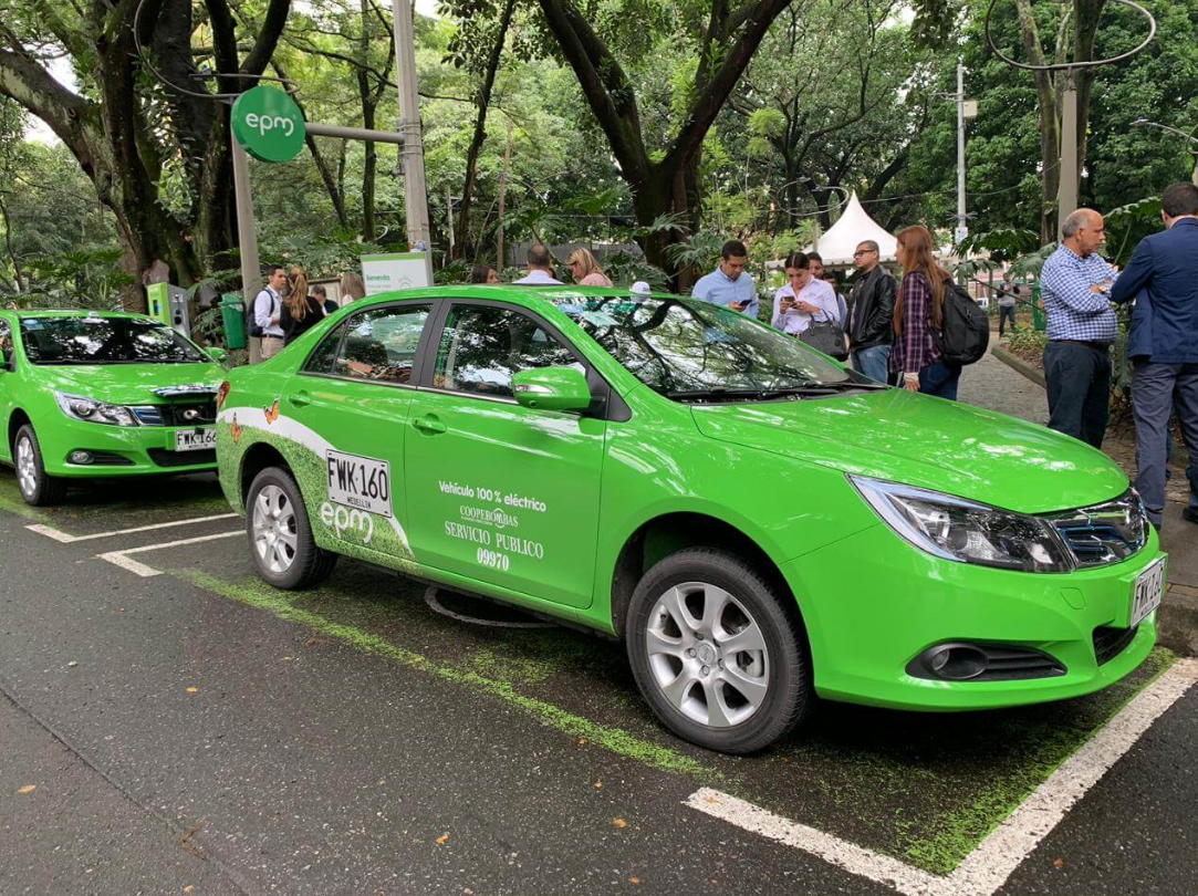 Medellín busca aumentar el número de taxis eléctricos