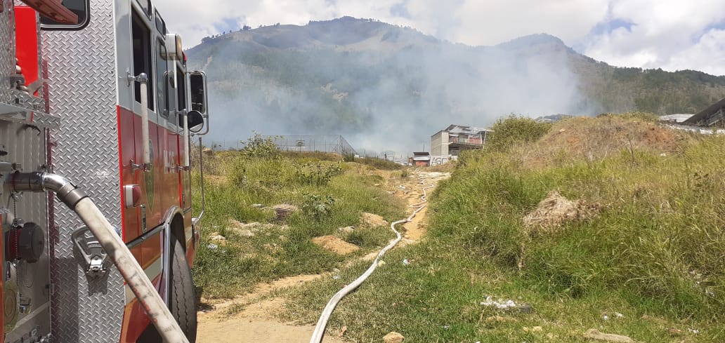 Incendio en el cerro Quitasol consumió dos hectáreas de capa vegetal