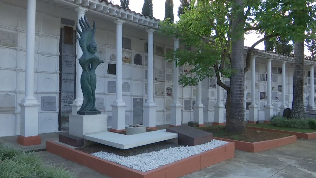 Gustavo Álvarez inaugurará en vida su tumba en el Cementerio San Pedro