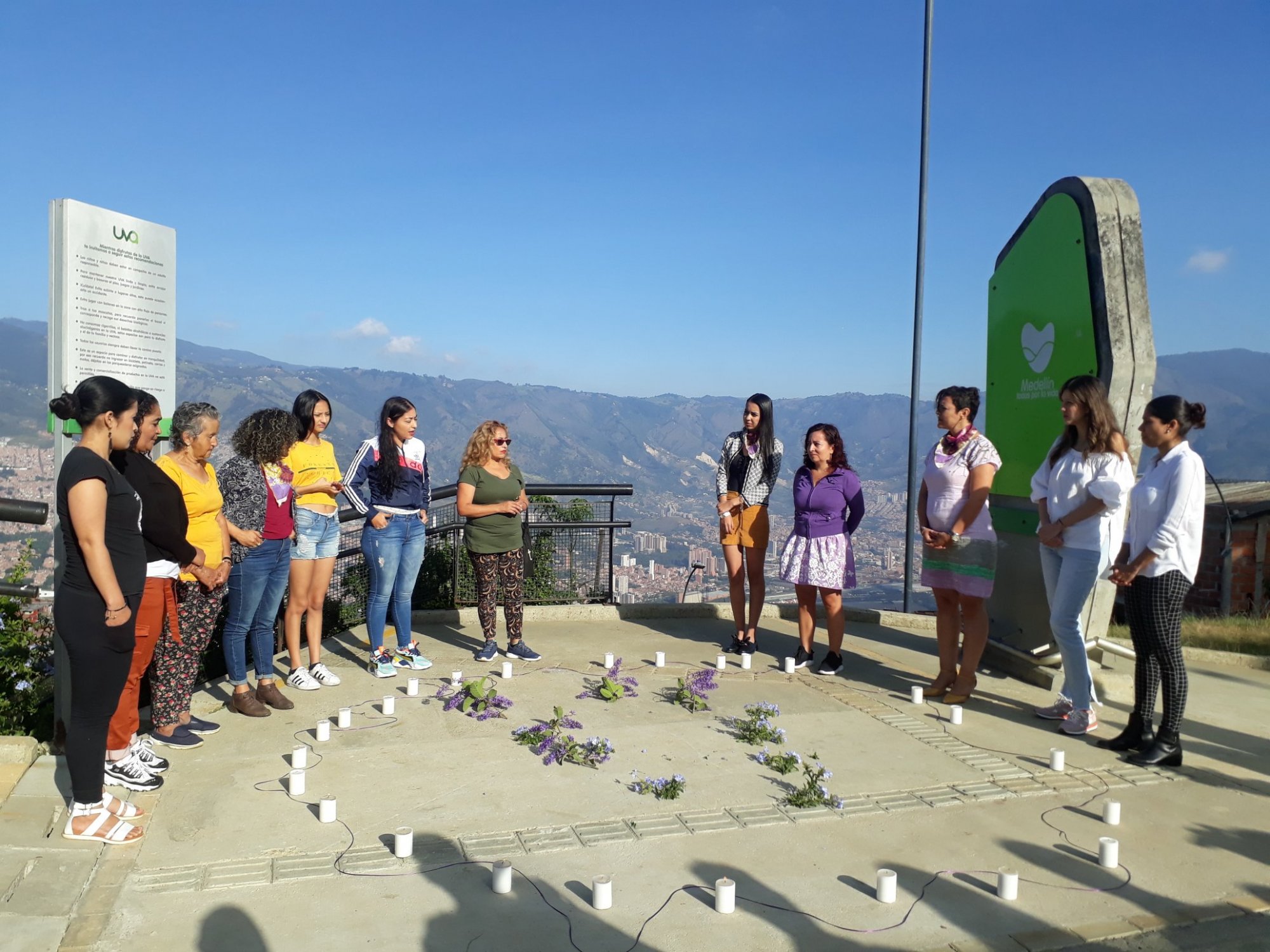 Se realizó un acto simbólico de rechazo a la violencia a la mujer en Medellín