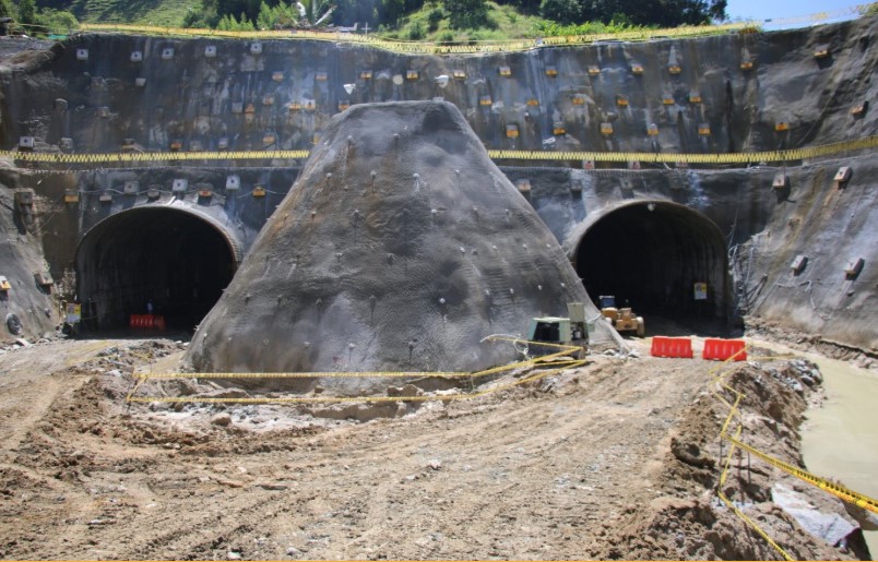 Un muerto y tres heridos dejó accidente laboral en el Túnel de La Quiebra
