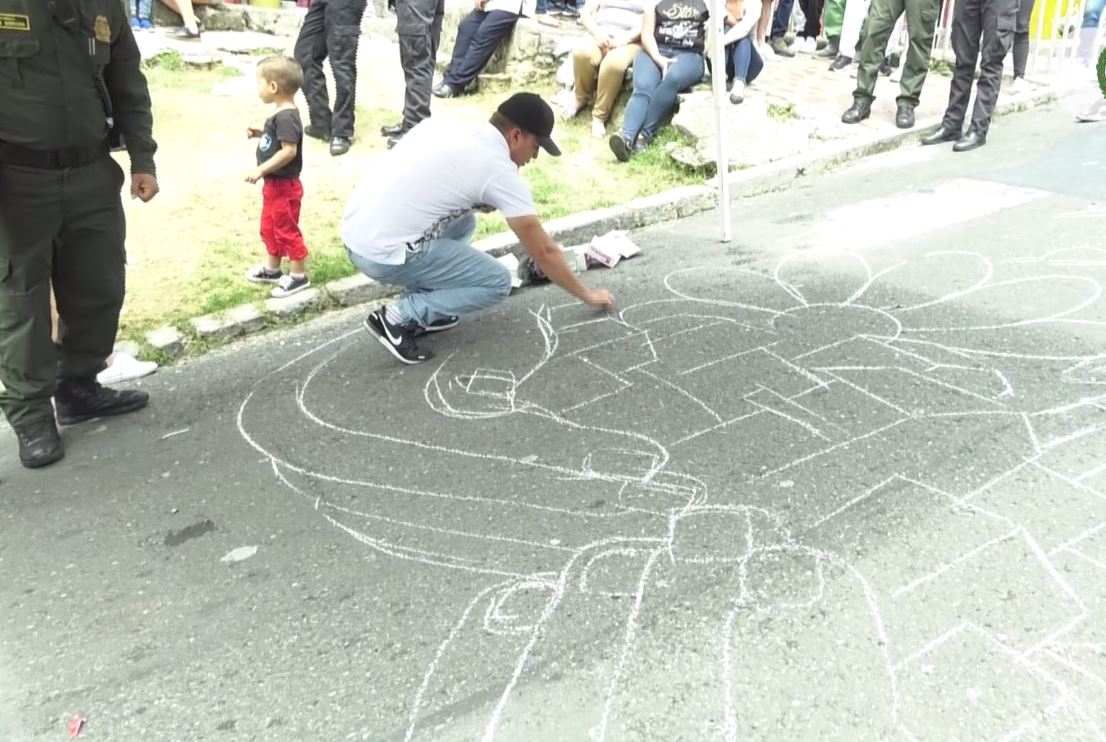 Artistas, niños y autoridades pintaron grafiti en la Comuna 13