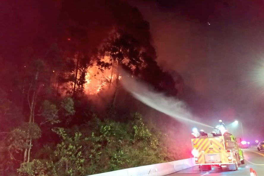 Cerrada conexión vial Túnel de Oriente por incendio forestal