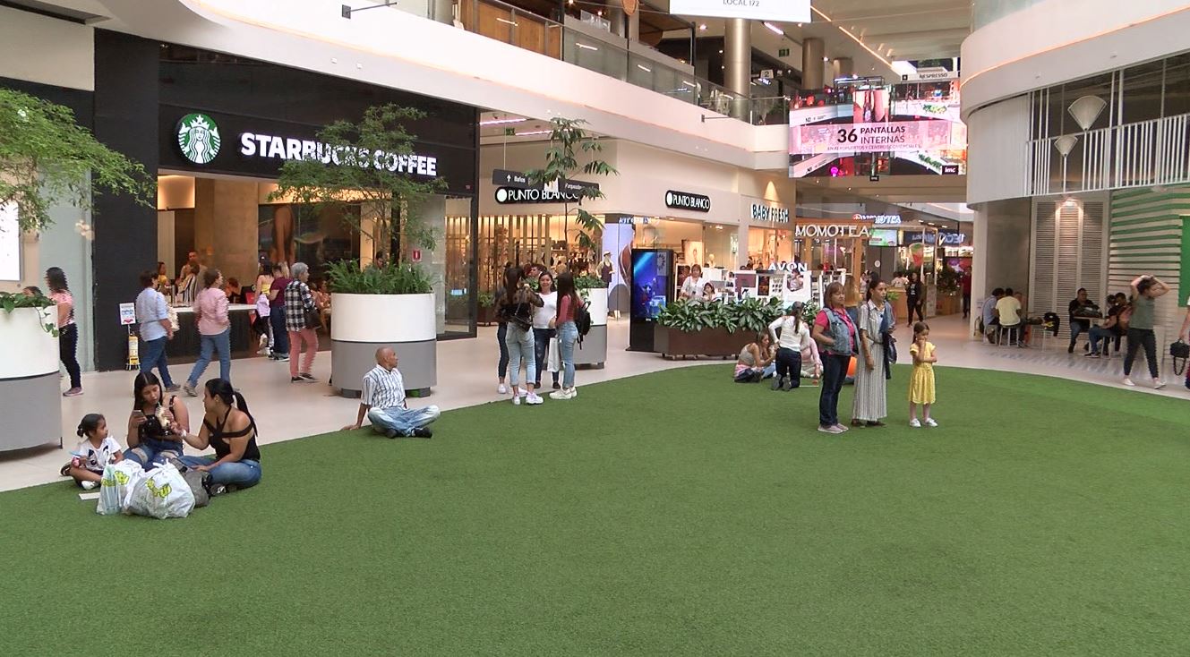 Asocentros pide al gobierno una reapertura total de los centros comerciales