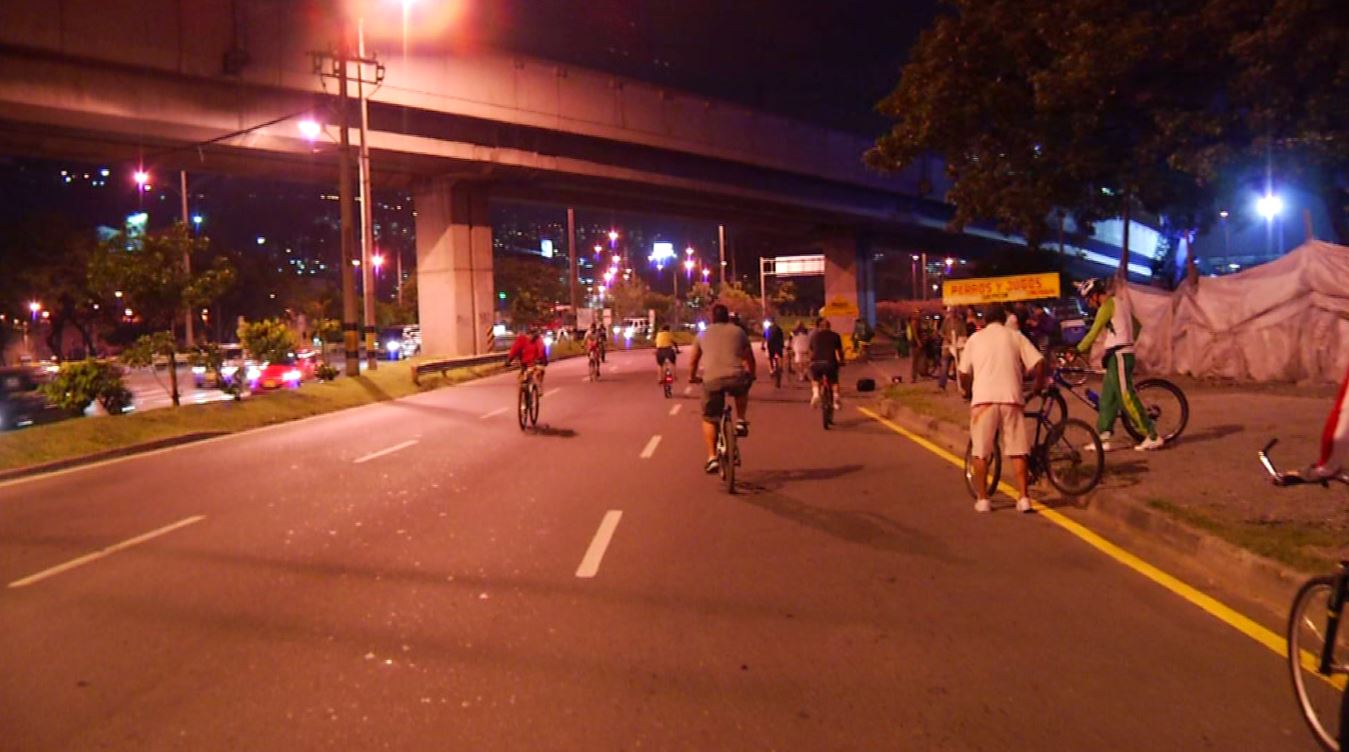 Se reactivan las ciclovías nocturnas en Medellín