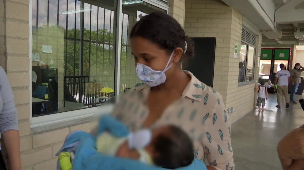 Nació bebé de familia que está en albergue de Florencia