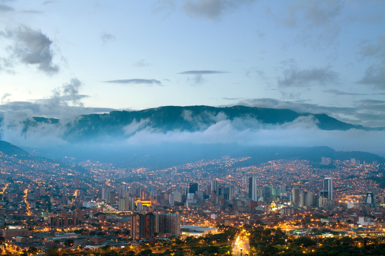 Medellín, primera ciudad capital en implementar pico y cédula