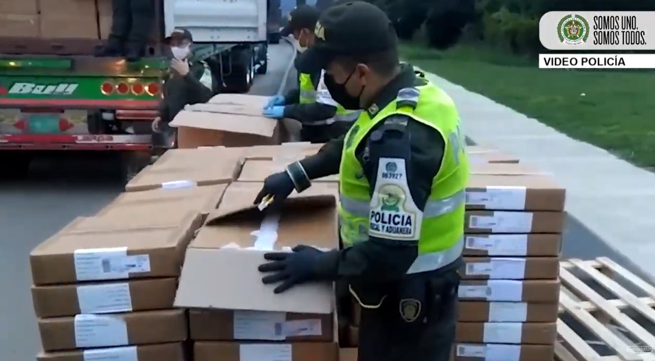 Autoridades aprehendieron más de 20 mil unidades de confección de contrabando