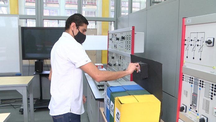 Estudiantes de Medellín crean prototipo de basurero electrónico