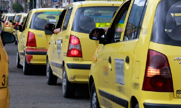 Continúa polémica entre taxistas y plataformas de transporte