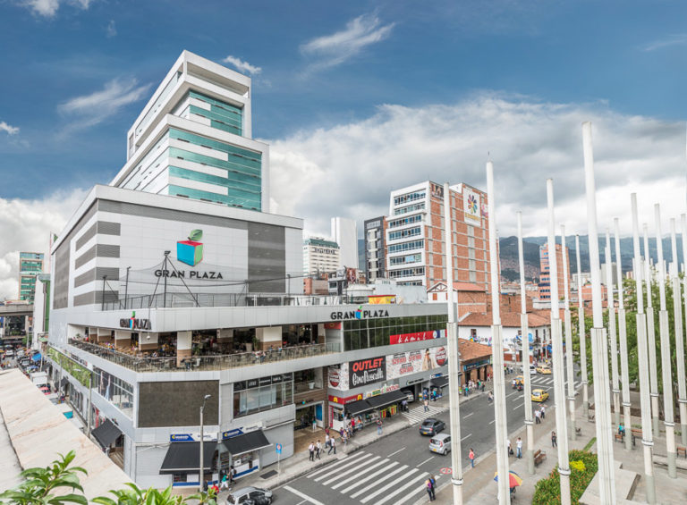 Cerca de 18 mil personas han visitados los 3 centros comerciales en Medellín