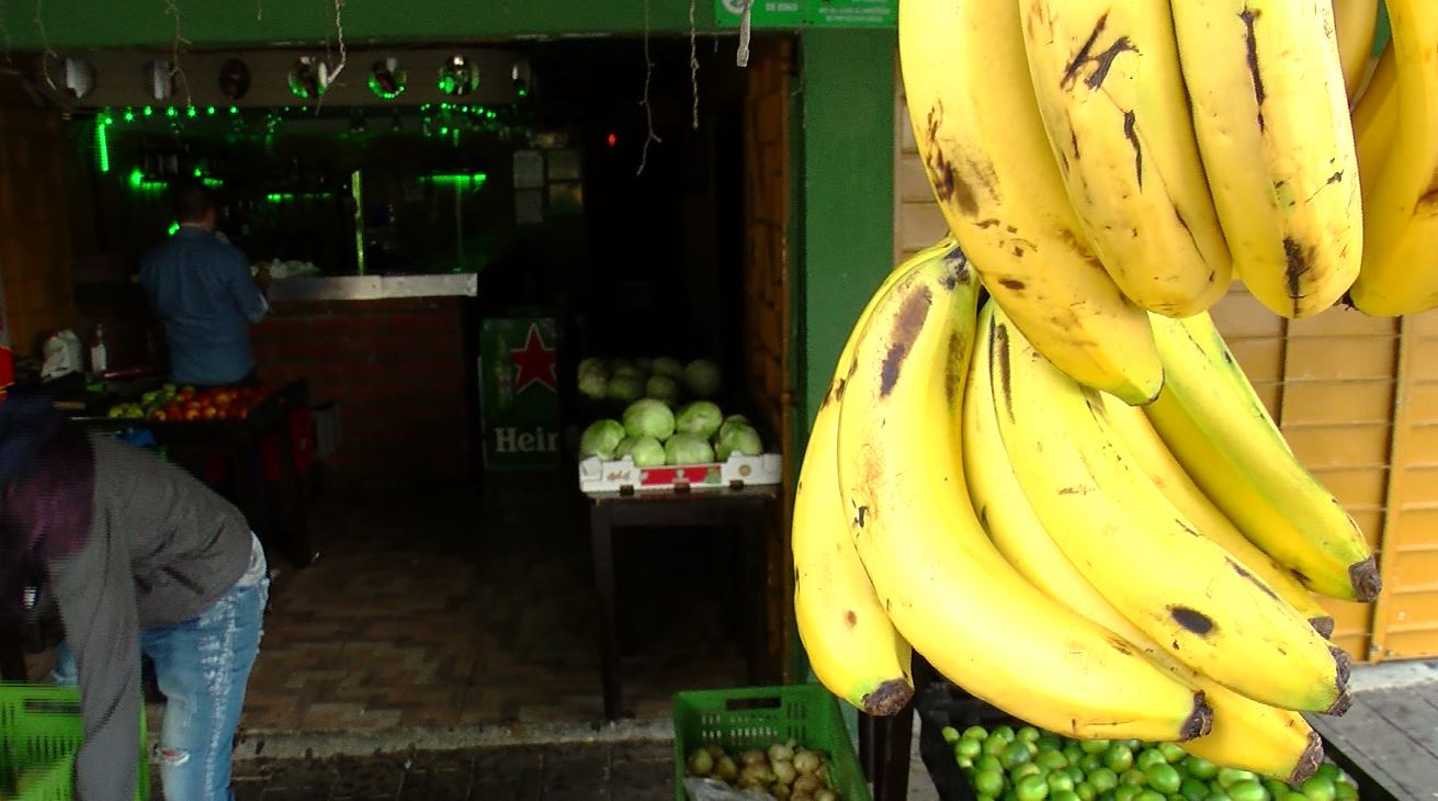 Discoteca de La 70 se reinventa, ahora vende frutas y verduras