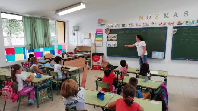 Con el programa Obras por Impuesto, Nutresa donó mobiliario escolar en Antioquia