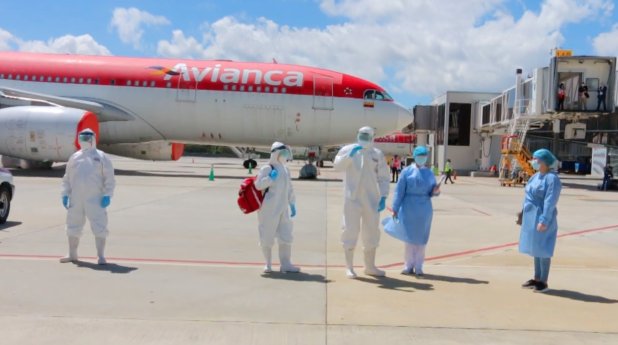 Entregan implementos de bioseguridad a equipajeros del aeropuerto de Rionegro