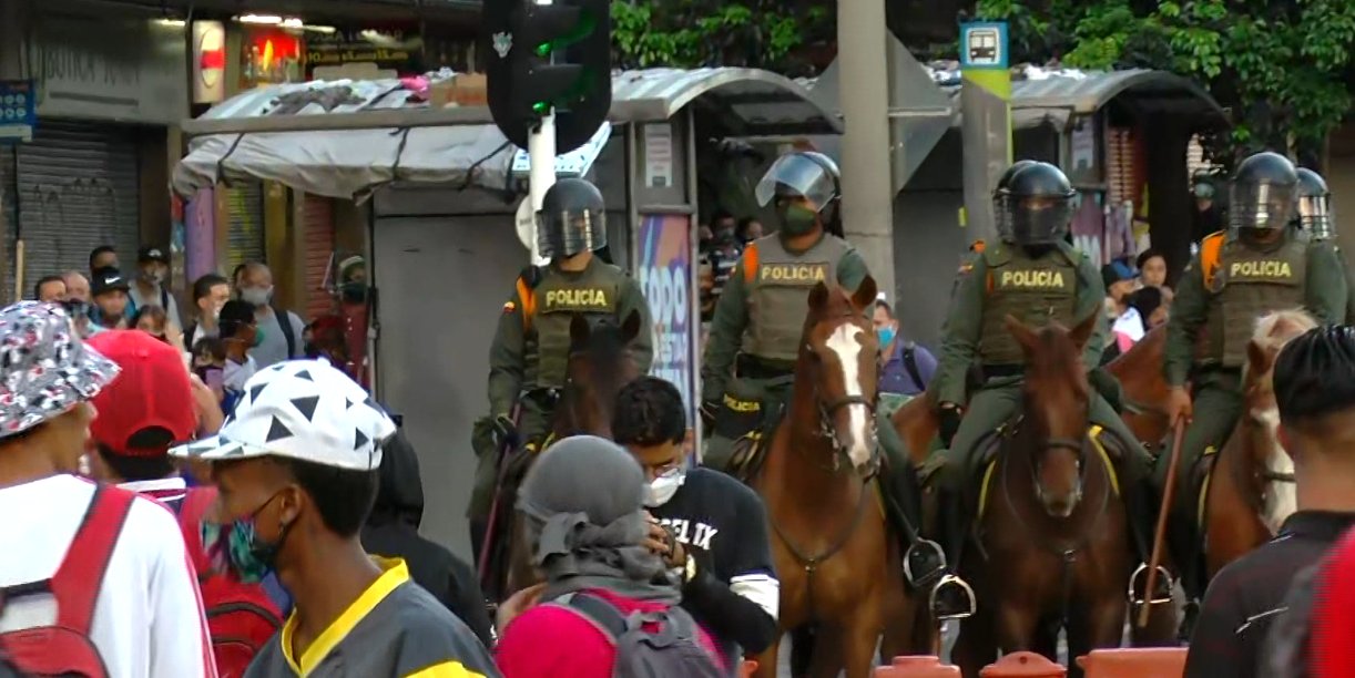 Alcalde de Medellín pidió a la Policía no llevar caballos a las marchas