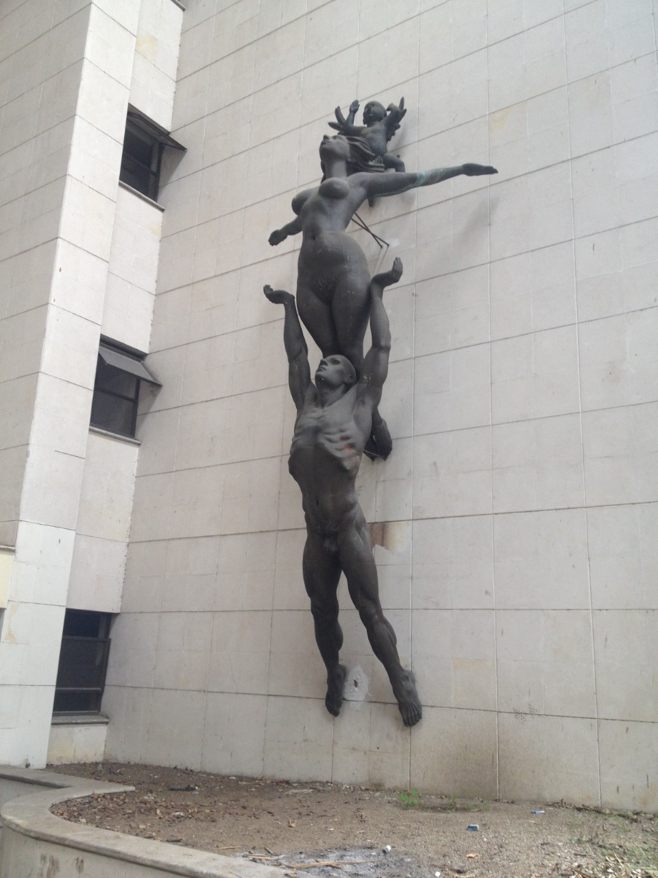“La Familia”, escultura del demolido edificio Mónaco, pasará al Museo de Antioquia