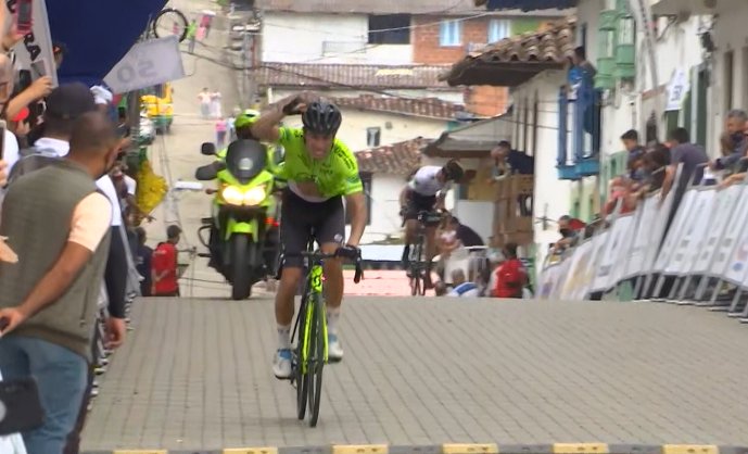 Alexander Gil repitió victoria en la tercera etapa de la Vuelta Antioquia