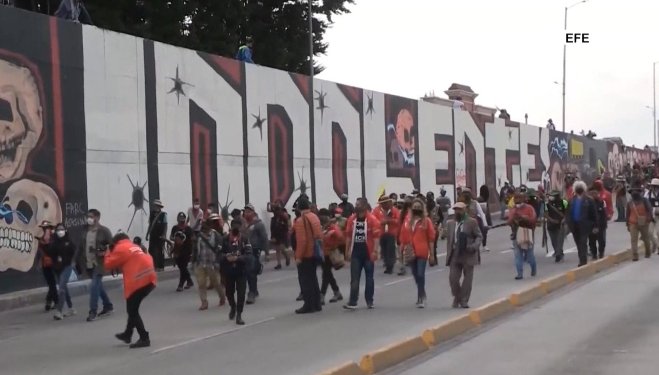 Indígenas de Medellín se unen a movilización de la minga
