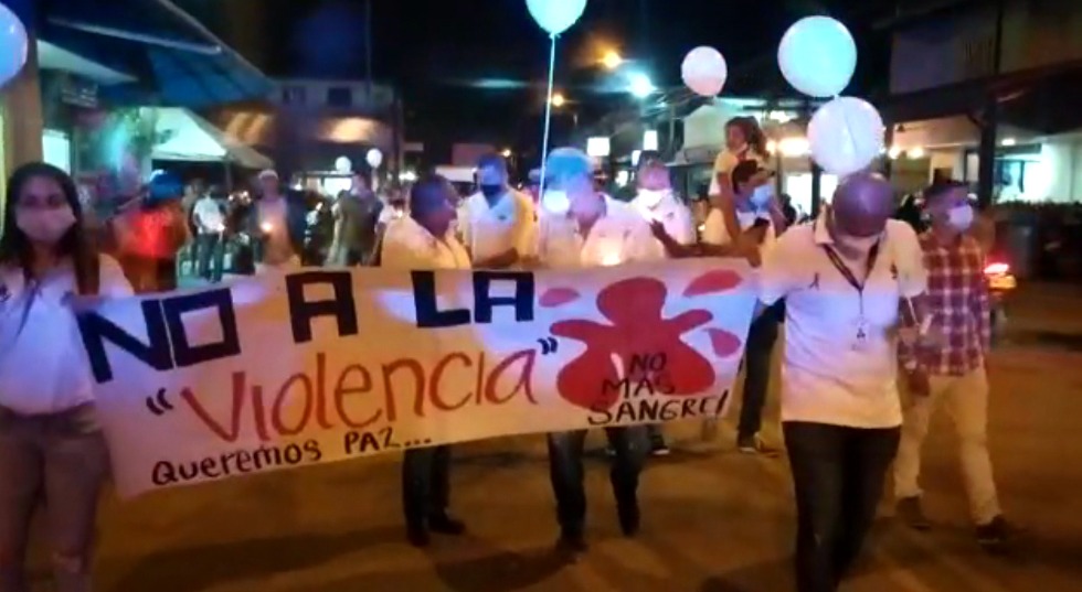 Habitantes de Tarazá realizaron velatón en rechazo de la muerte de menor