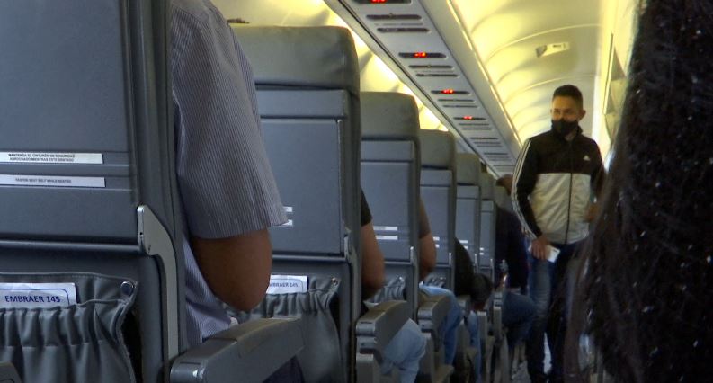 Aerolínea ofrece una alternativa para evitar niños en los aviones