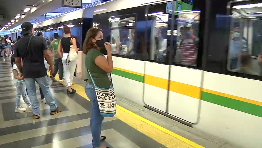 Metro suspendió servicio a las seis de la tarde