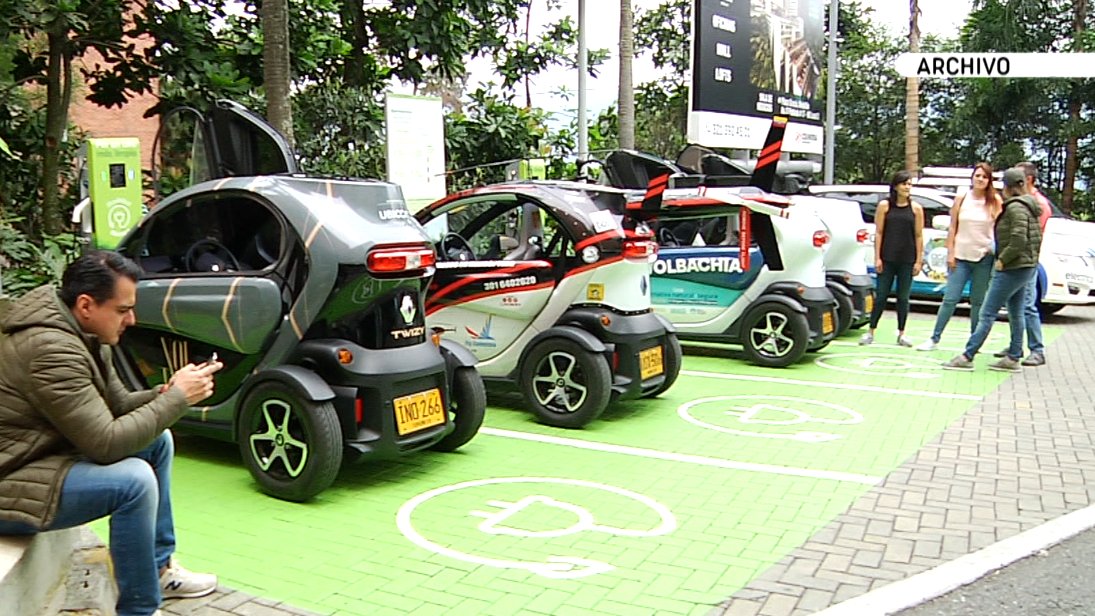 Reglamentación para parqueaderos de vehículos eléctricos 