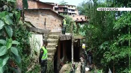 Policía Nacional realizó la demolición de tres inmuebles en Andes