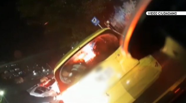 Video: taxista, al parecer borracho, se montó en separador de la Oriental
