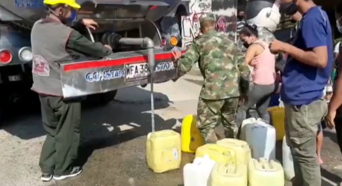 25.000 litros de agua potable entregados por el Ejército en Copacabana