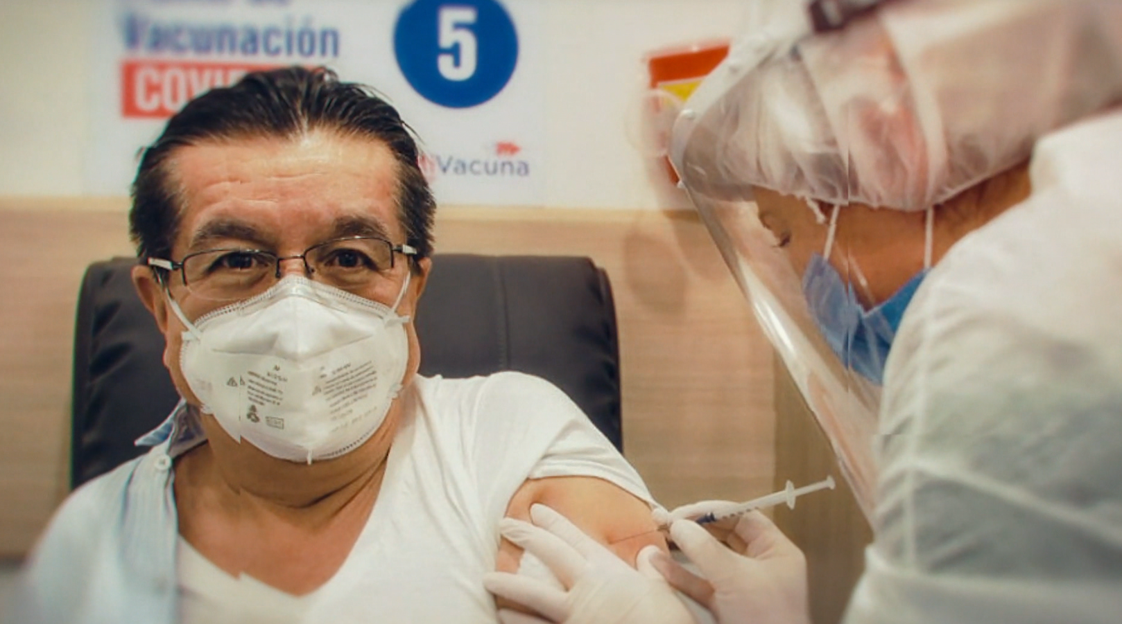 Ministro de Salud de Colombia recibió la vacuna contra el coronavirus