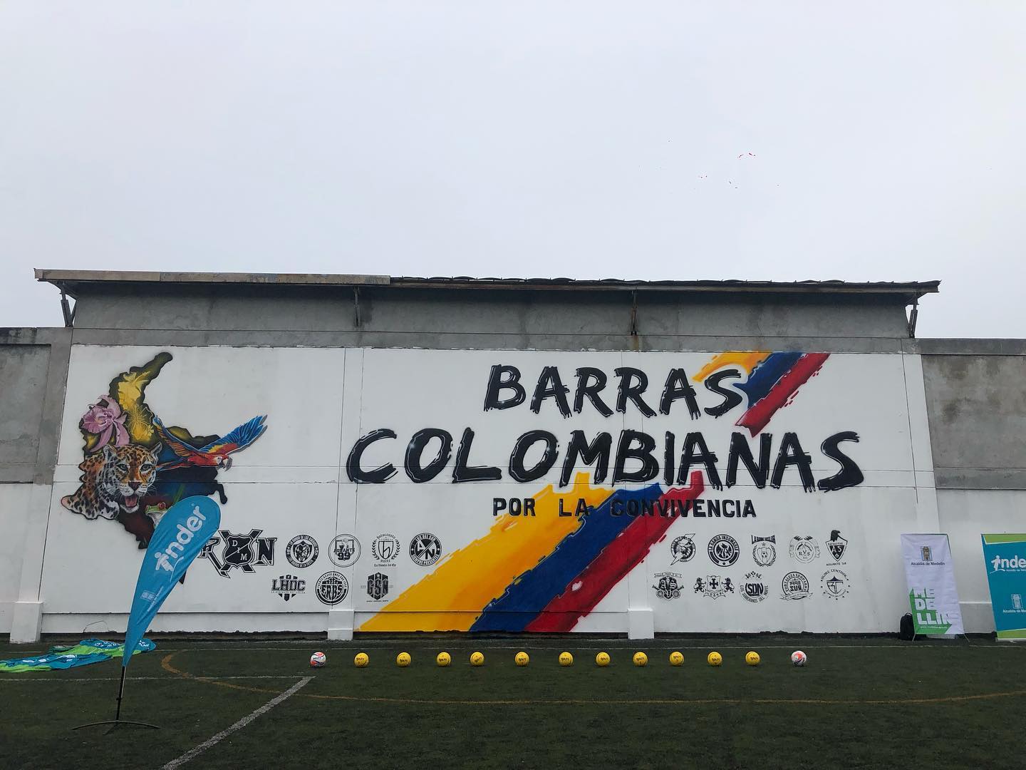 Con mural, barristas colombianos sellaron pacto por la paz
