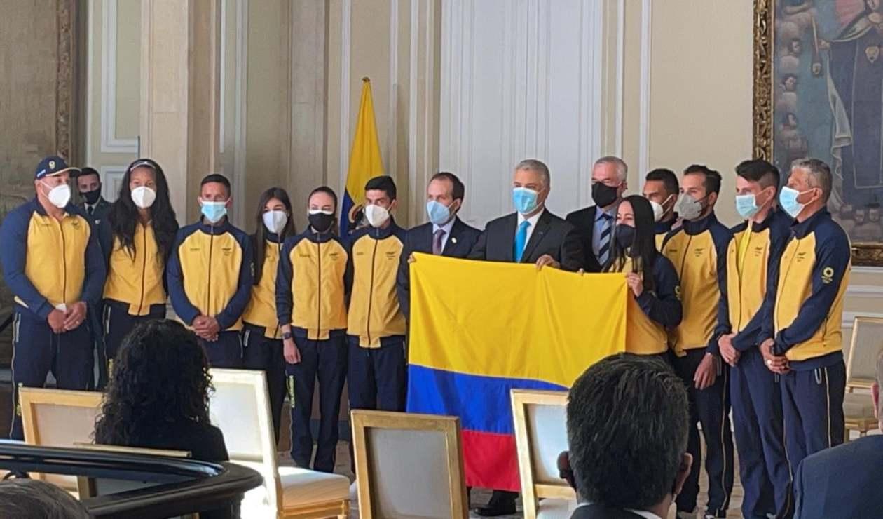 Presidente Duque entregó bandera nacional al equipo que viajará a los Olímpicos