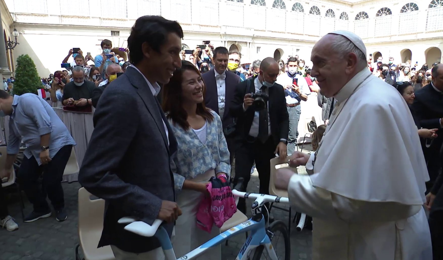 (Video) Así fue el encuentro de Egan Bernal con el Papa Francisco