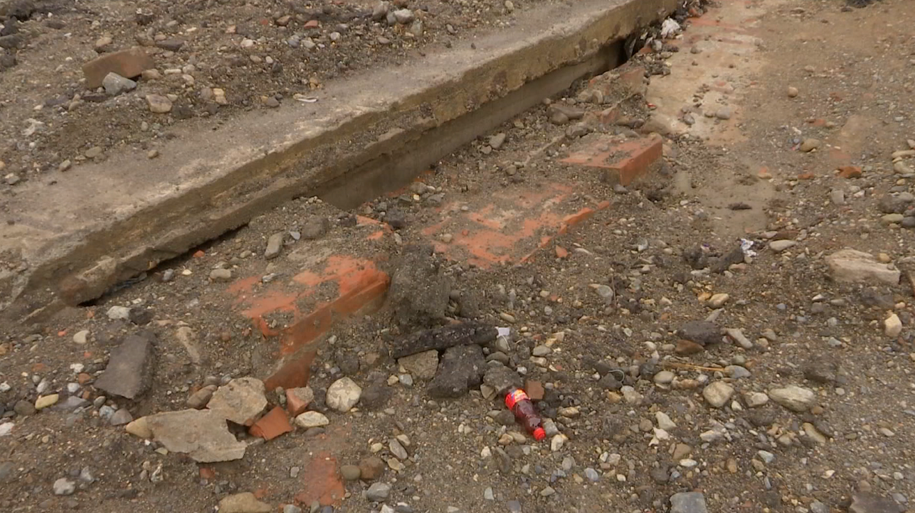 Hallan antiguo puente en ladrillo de barro en la Avenida de Greiff