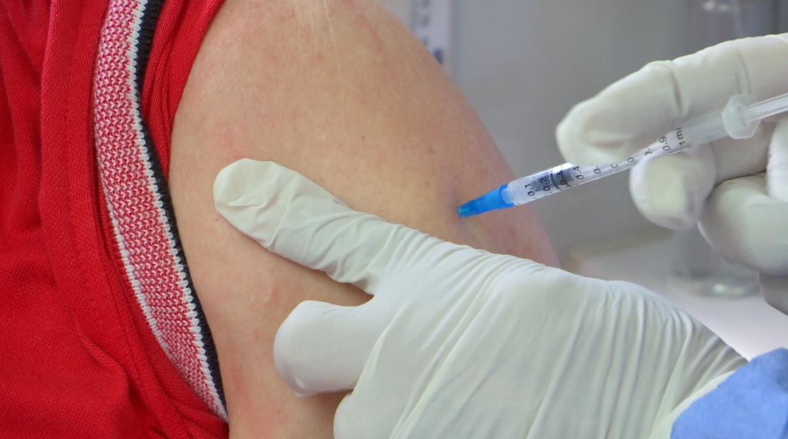 Ministro de Salud habilitó vacunación para personas entre los 25 y 29 años