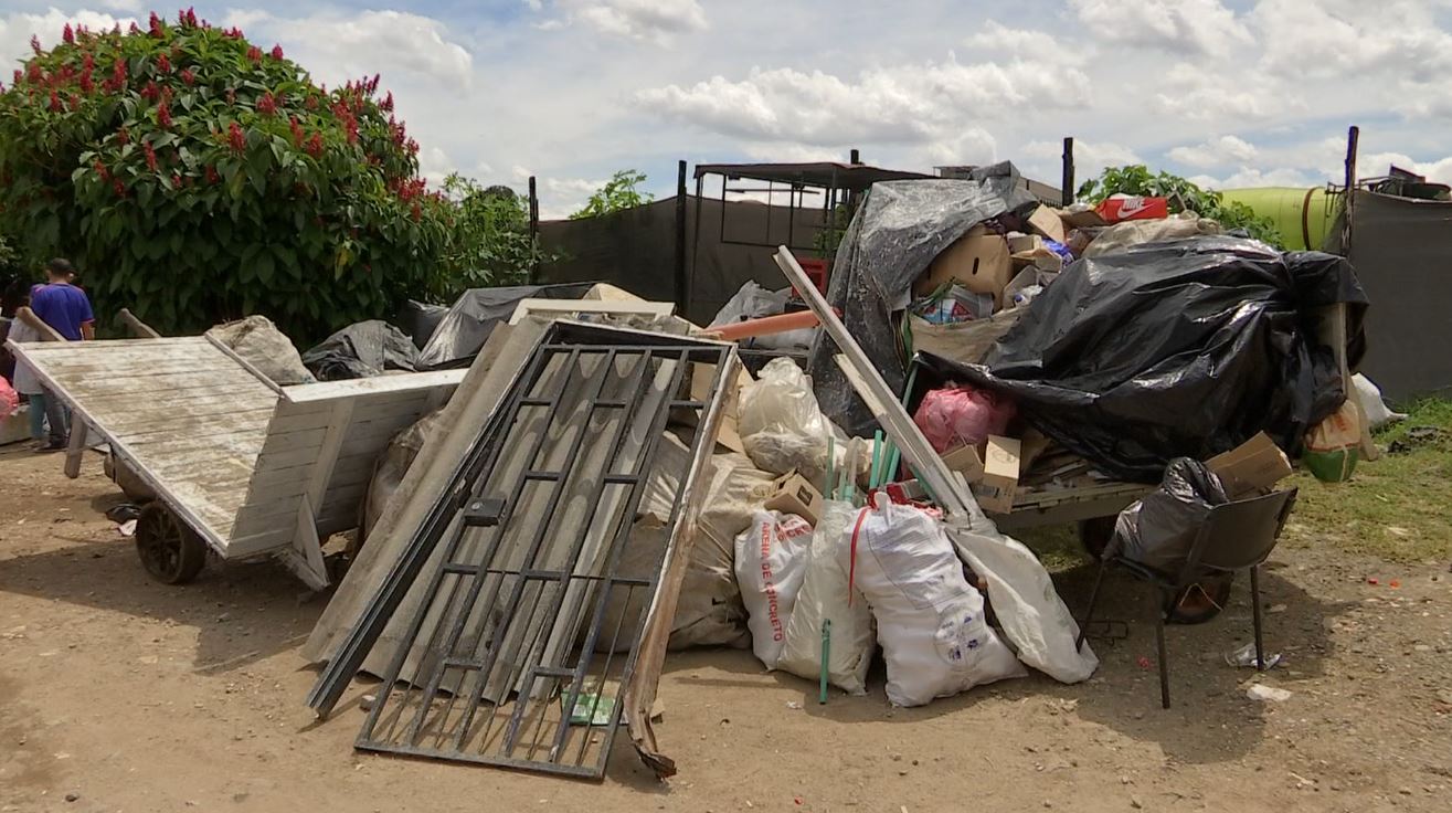 Fueron demolidas 12 viviendas en riesgo del barrio El Carmelo de Itagüí