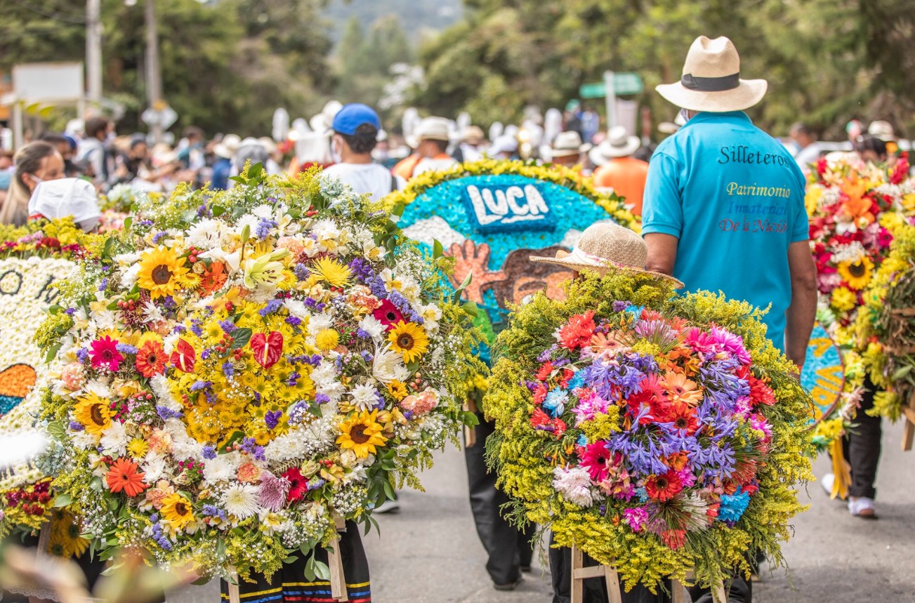 La Feria de las Flores se tomó Santa Elena con los silleteritos