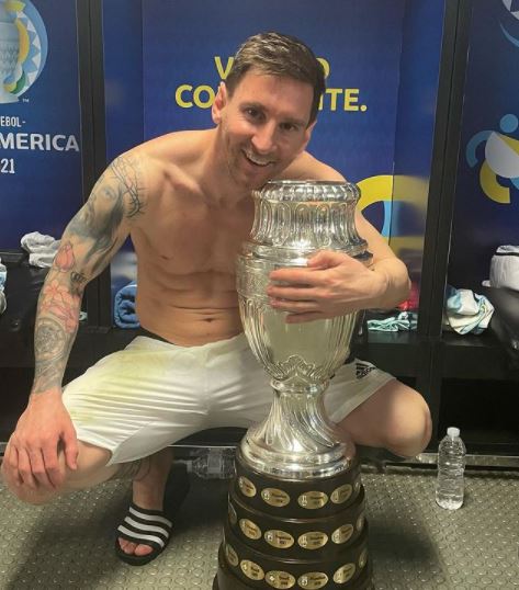 El equipo parisino publicó en sus redes videos en los que muestra cómo fue la llegada de Lionel Messi a Paris y todo su proceso para los exámenes médicos.